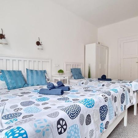Finnem Rentals Zikova Прага Экстерьер фото