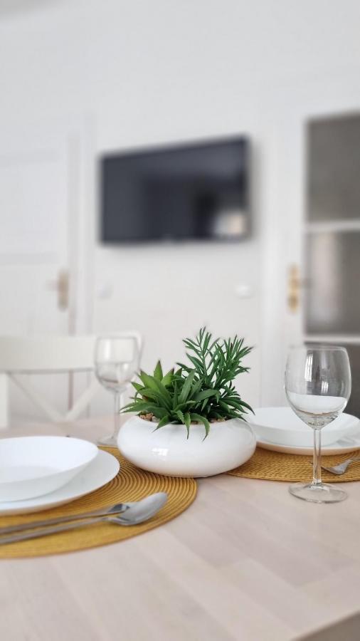 Finnem Rentals Zikova Прага Экстерьер фото