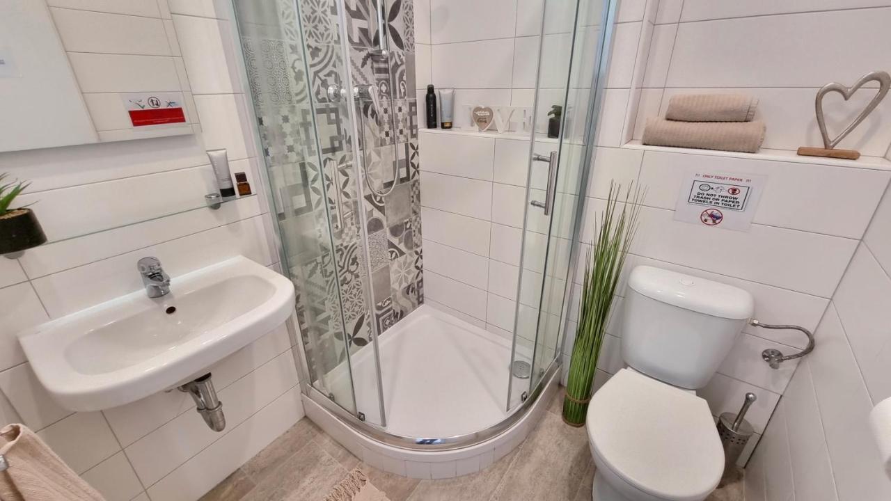 Finnem Rentals Zikova Прага Экстерьер фото